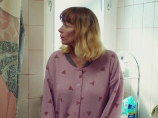 Nudeceleb- Emilia Schule – High Society – Gegensatze ziehen sich an (2017) HD 1080p