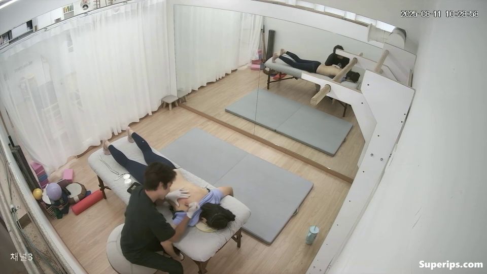 IPCAM – Petite Korean girl at the physical therapist’s