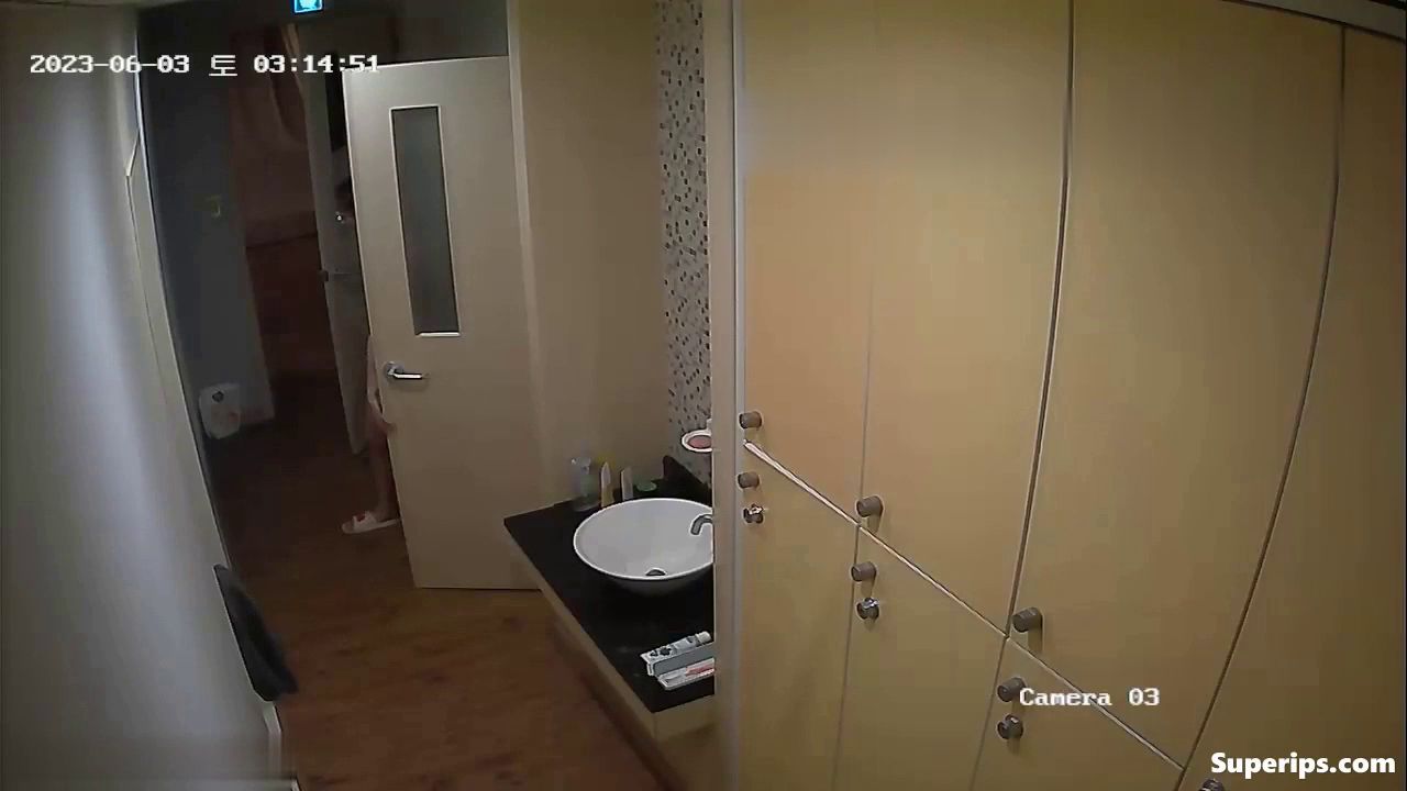 IPCAM – Young Korean girls naked in the changing rooms