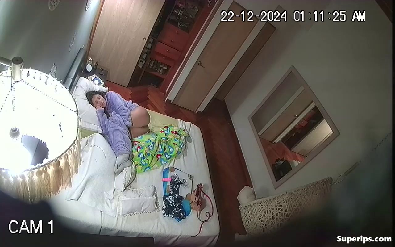 IPCAM – Petite Latina girl masturbates in a strange way