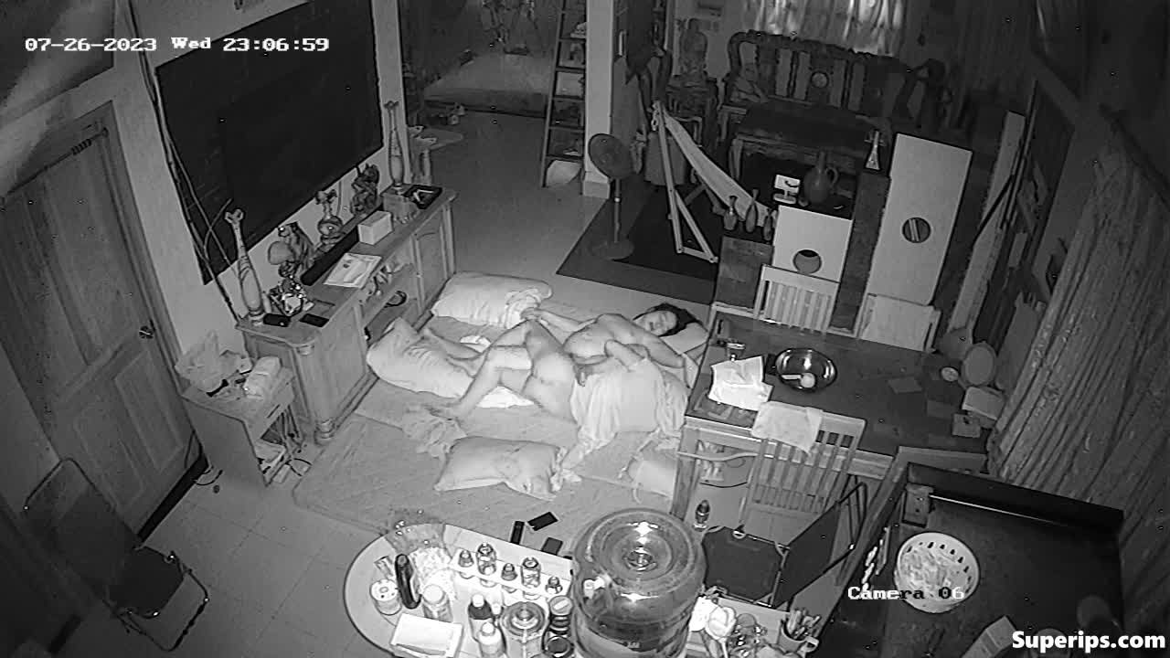 IPCAM – Asian couple fucks on the floor in the dark
