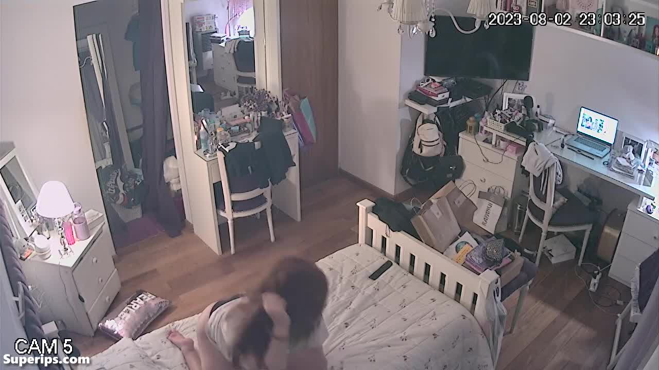 IPCAM – Young redhead American girl takes sexy pics
