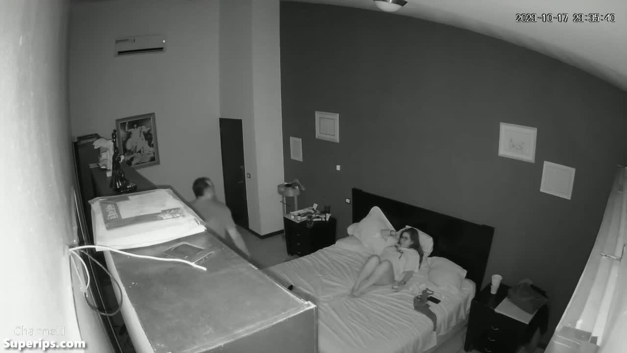 IPCAM – Mature woman with hairy pussy gets fucked