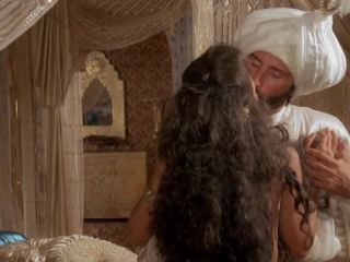 Nudeceleb- Catherine Zeta-Jones etc – Les 1001 nuits (1990) HD 720p