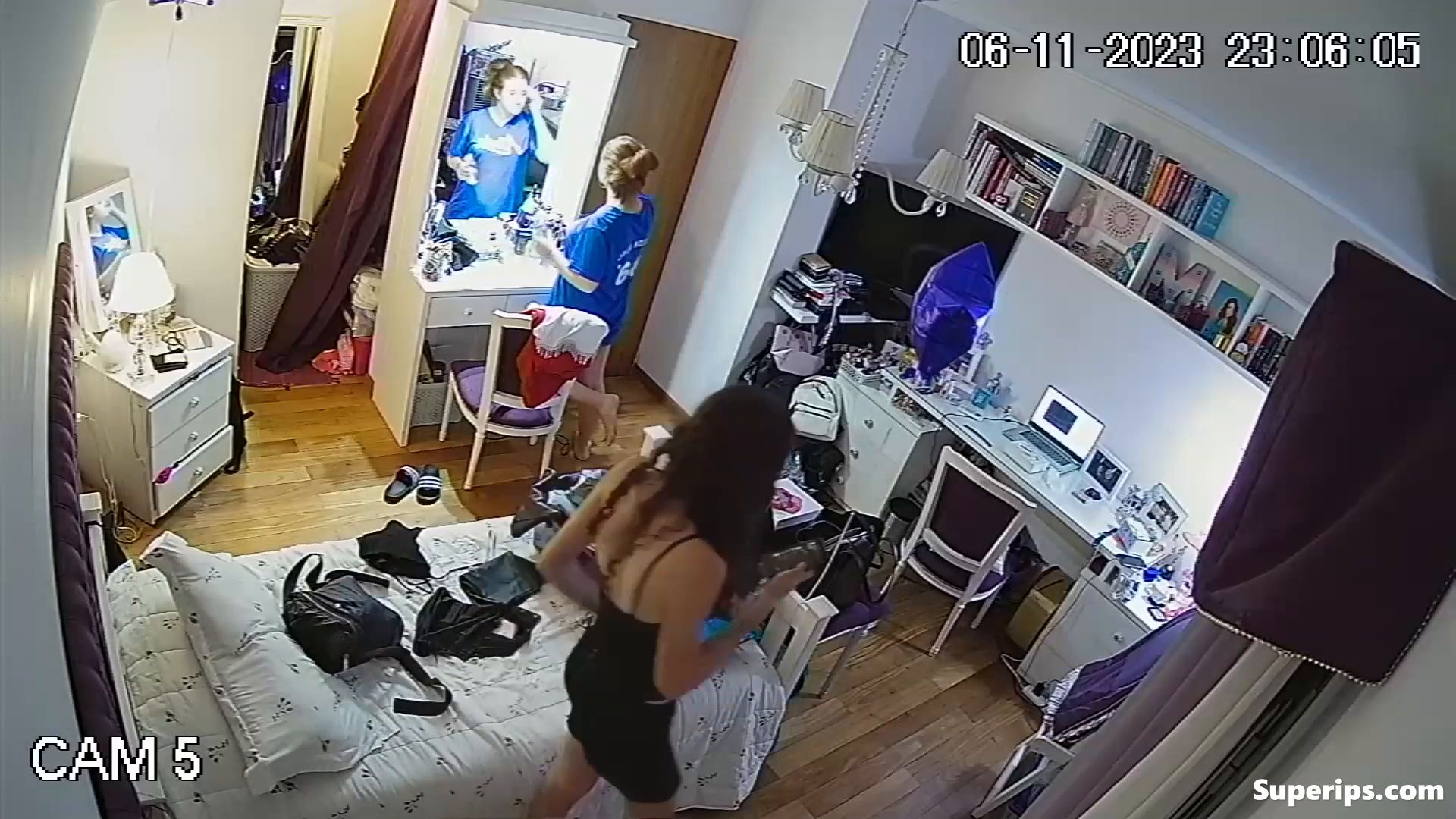 IPCAM – German sisters change their clothes