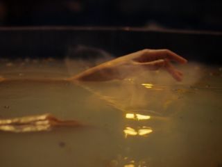 Nudeceleb- Rosamund Pike, Madeleine Madden – The Wheel of Time s01e01 (2021) HD 1080p