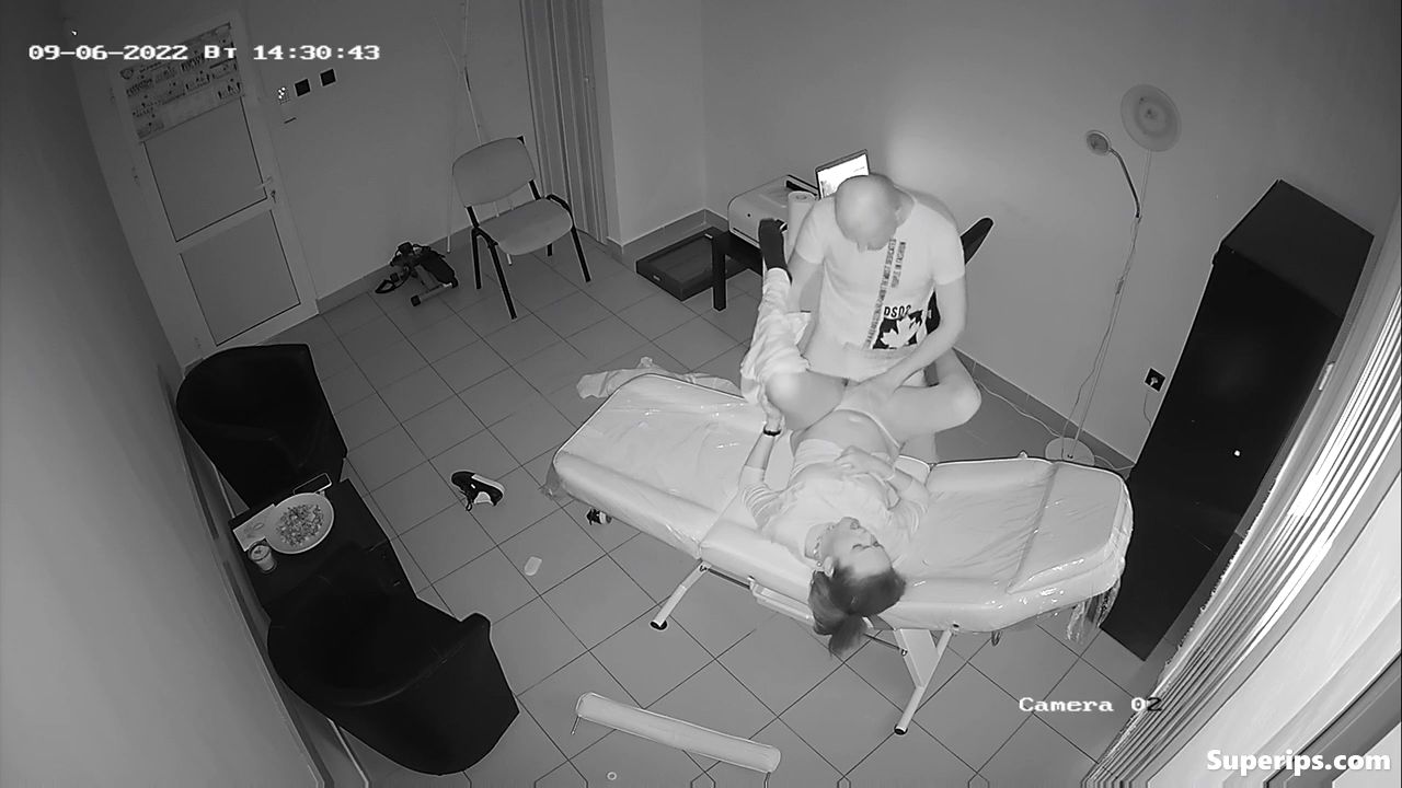 IPCAM – Old German doctor fucks his secretary