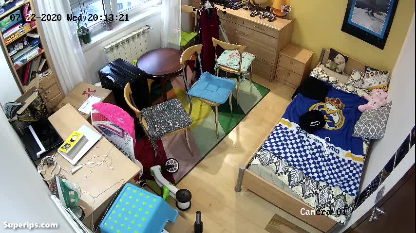 IPCAM – Spanish teen changes her clothes several times