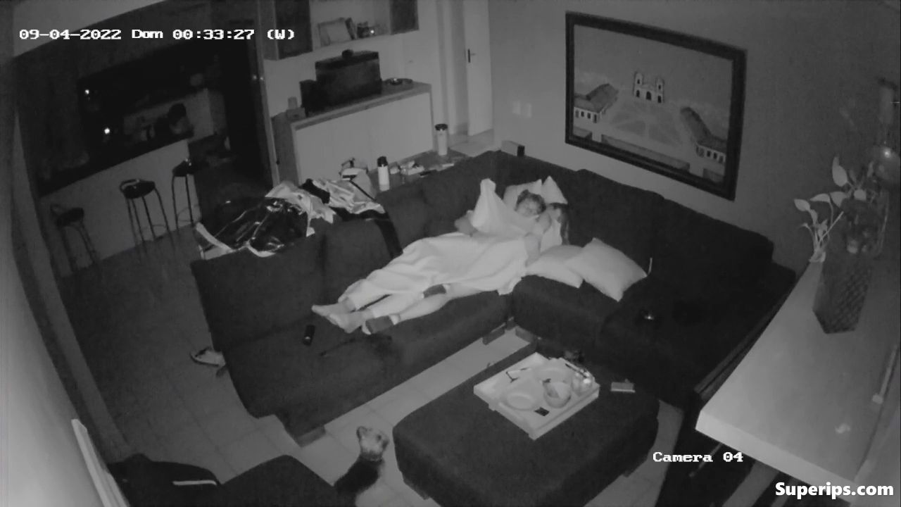 IPCAM – Teenage virgin couple fucks on the couch