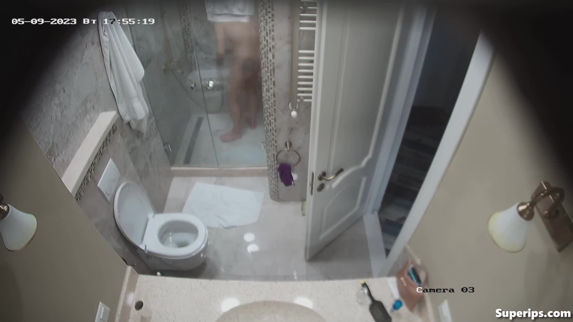 IPCAM – Mature European woman bathes in her shower