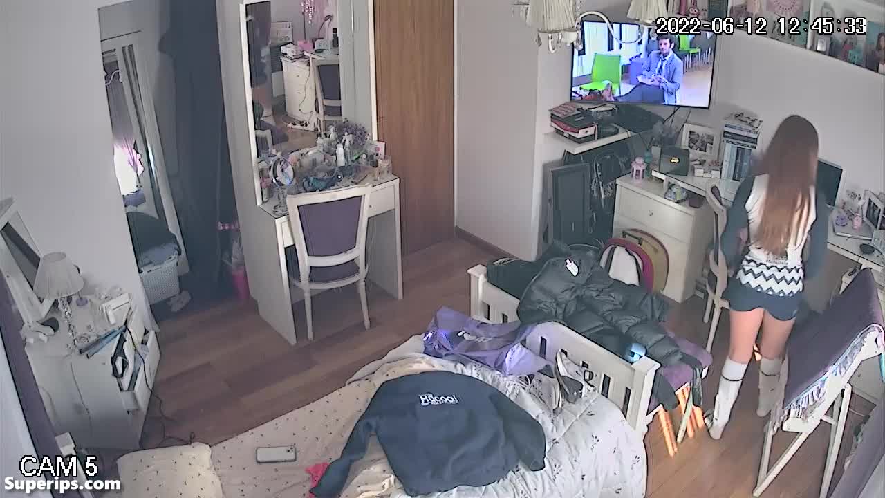 IPCAM – Redhead girl masturbates Before playing soccer