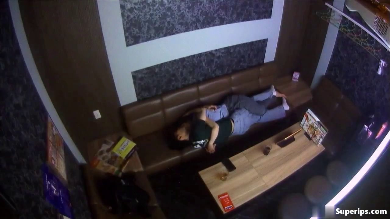 IPCAM – Korean college couple at the bar