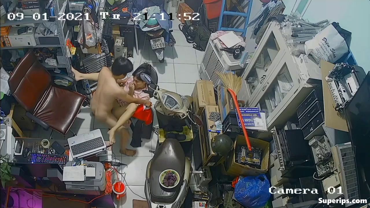 IPCAM – Poor woman girl gets fucked on a chair