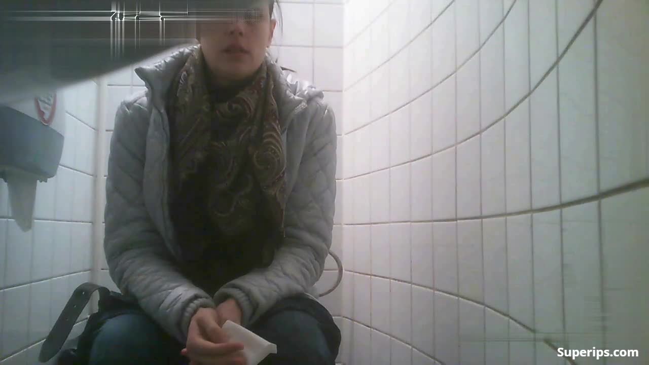 Spy Toilet – European women in coats pissing hard