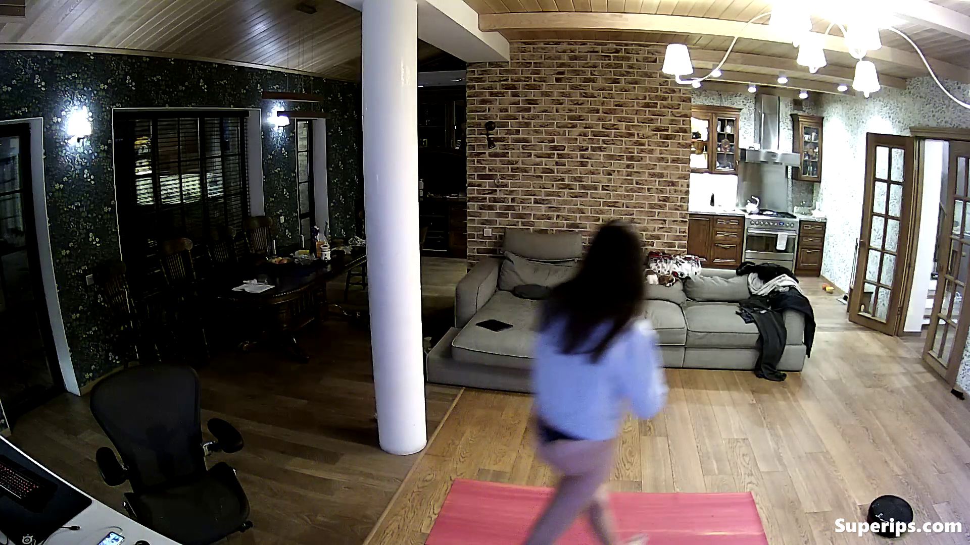 IPCAM – American girl does yoga in her underwear