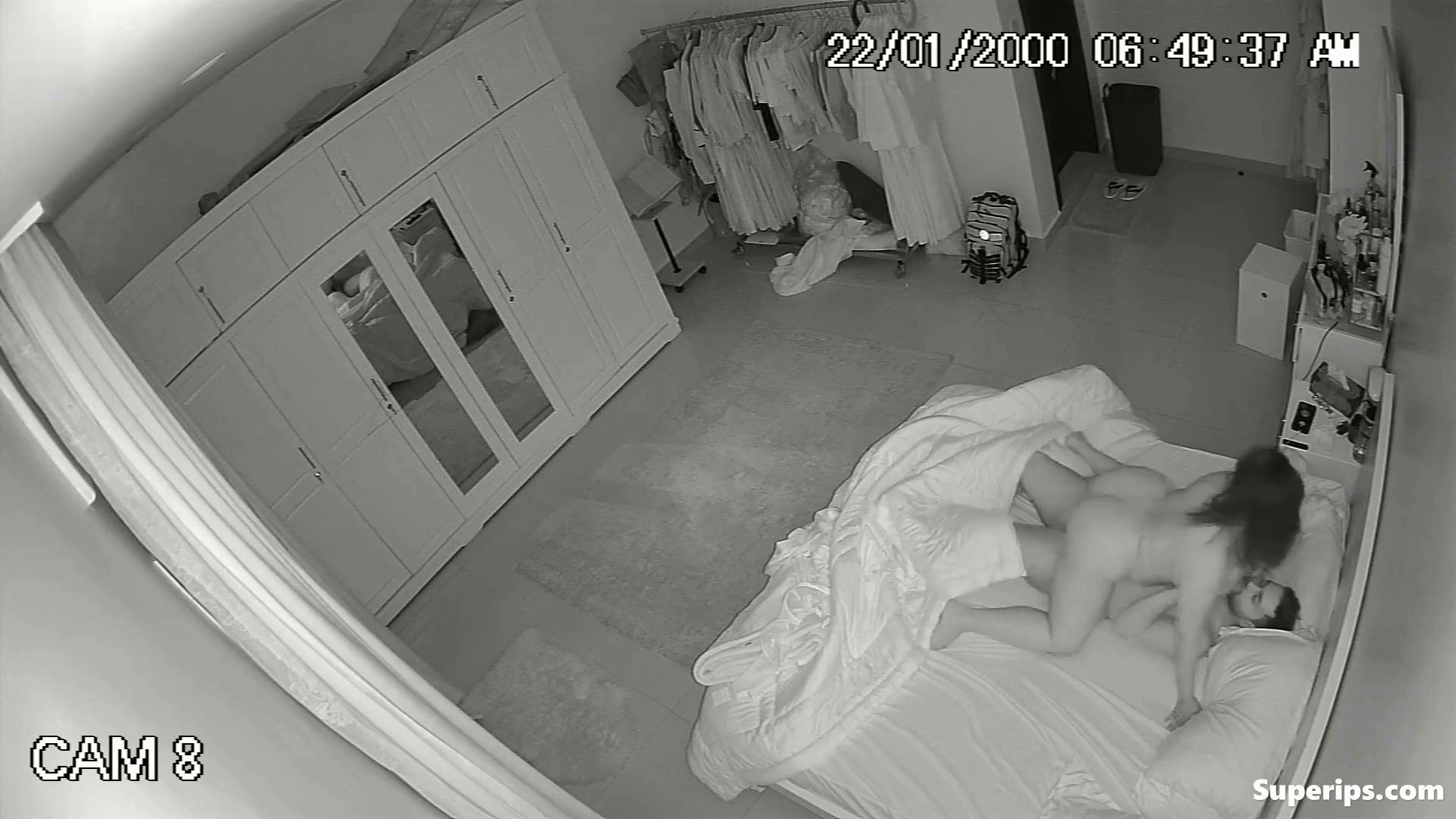 IPCAM – Chubby Arabian wife rides her husband